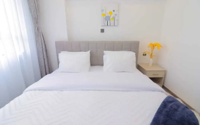 Lux Suites City Oasis Apartments
