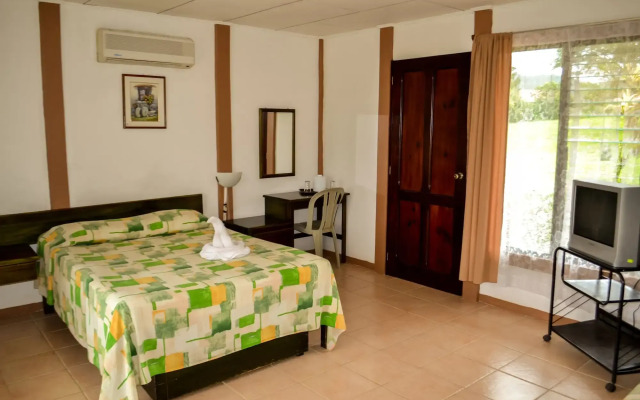 Termales del Bosque & Hot Springs