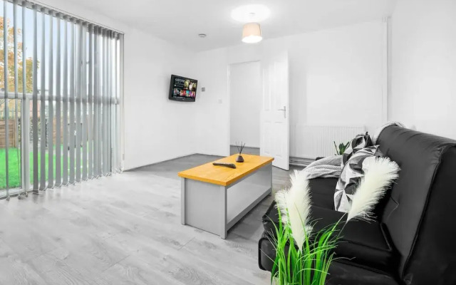 3-bed House in Birmingham-jlr,nec,bham,airport