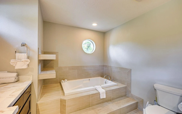 Waterfront Seguin Lake House Near Downtown