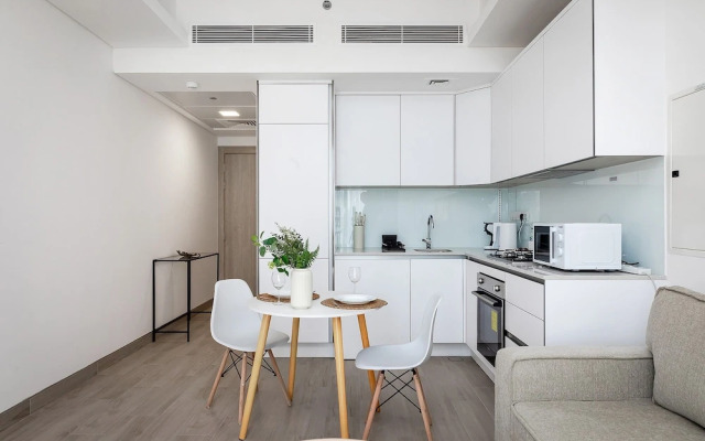 Bright 1BR with balcony in Luma 22