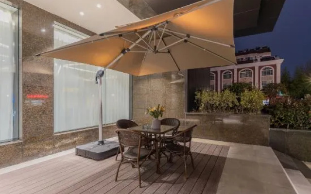 YiJu·Shangpin Hotel (Taixing Drum Tower Xintiandi Branch)