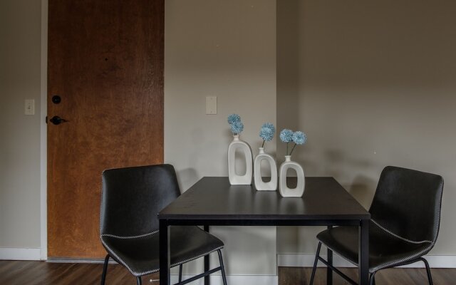 2 BR Weston Apt by Frontdesk