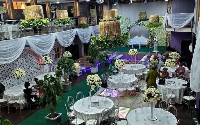 Piccadilly Suites and Luxury Apartment