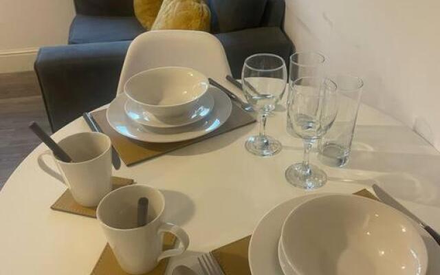 #305 1 Bedroom Serviced apartment -free parking