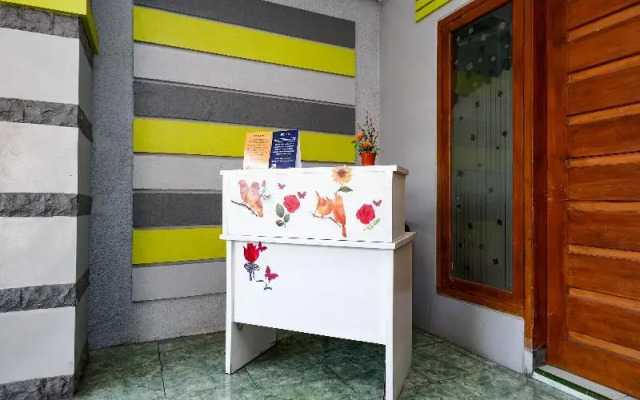 Griya Sakura Syariah Solo by OYO Rooms