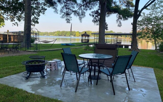 Deck, Boat Slip + Views: Lake Hamilton Cabin!