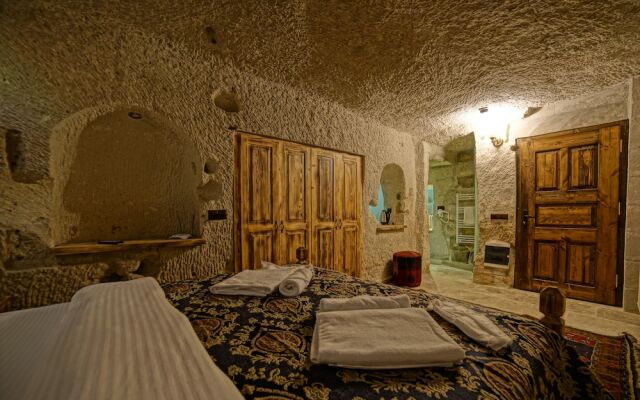 Zeus Cave Suites