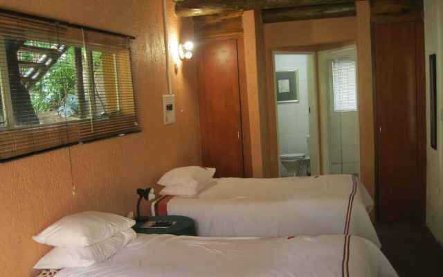 TreeTops & Treats Guest House