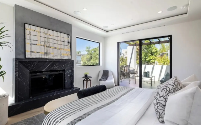 Elegant Melrose Home w Pool and Private Rooftop