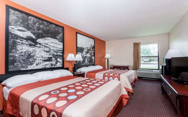 Super 8 by Wyndham Harrisburg