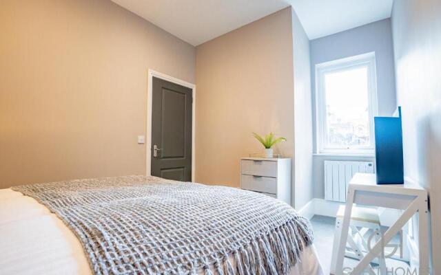 Worcester 1 Bed Apartment With Private Entrance