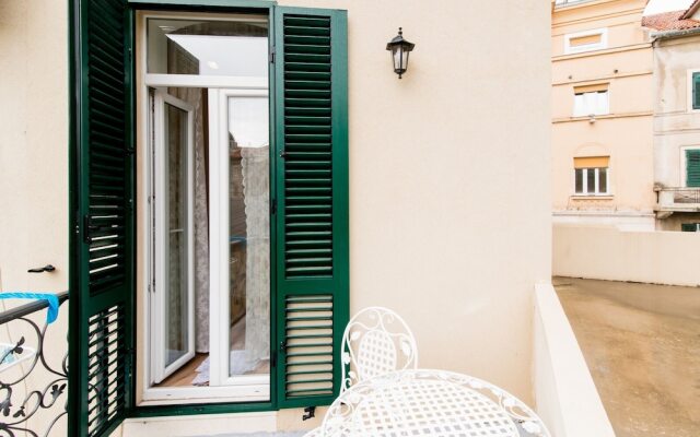 Boutique Apartment with Balcony