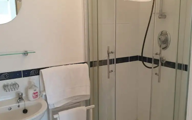 Ashtons Guest House