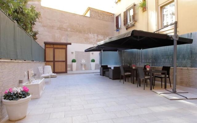 Roman Holiday Colosseo