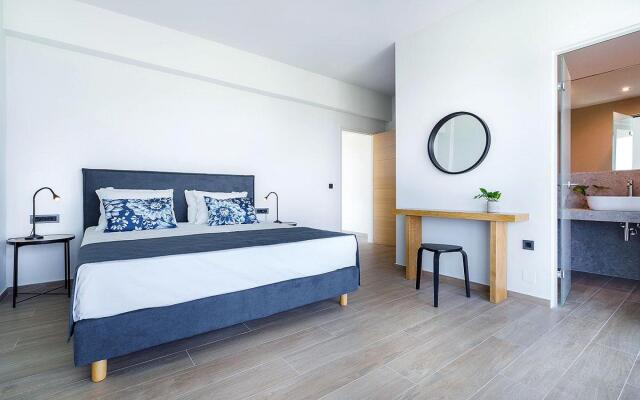 Sea View 4 Bedroom Villa With a Heated Pool