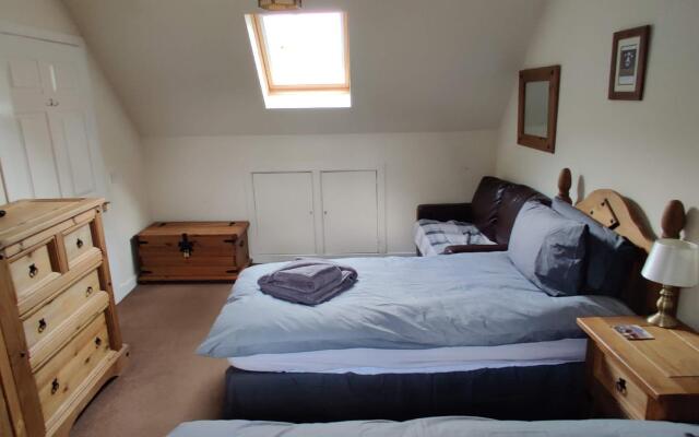 Ben Lomond Cottage - Loch Lomond and Arrochar Alps