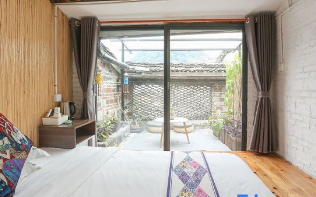 Zhaoping Huangyao Town Poya Inn