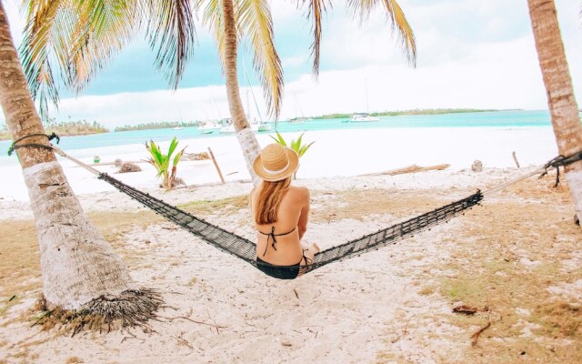 Private Over-the-Water Cabin in San Blas including Meals