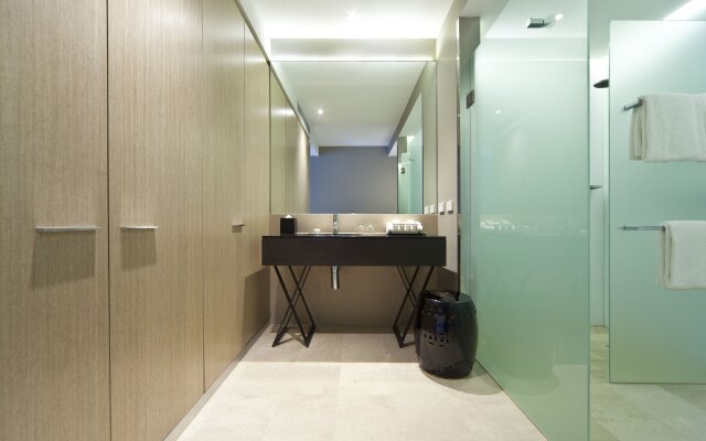 Burbury Hotel & Apartments