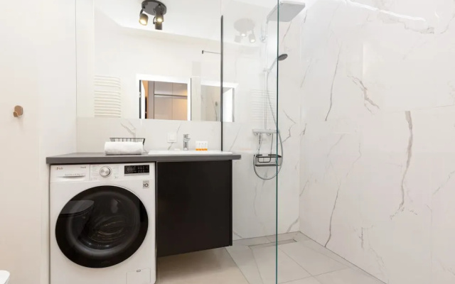 Atrium Promenada Apartment by Renters