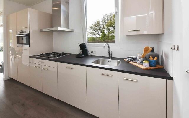 Luxurious Chalet with Sauna And Jacuzzi, 5km From Valkenburg