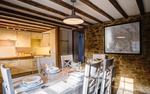 Hollytree Cottage, Chipping Norton