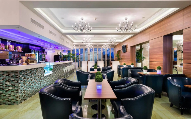Swan River Hotel