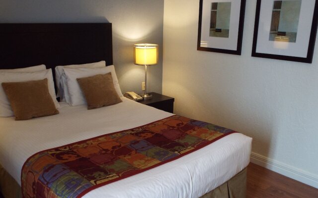 Auberge Shores Inn & Hotel