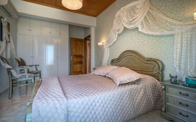 Castelli Luxury Villa 4-bedroom Villa With Private Pool