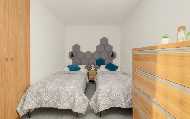 Marynarska Modern Apartment by Renters