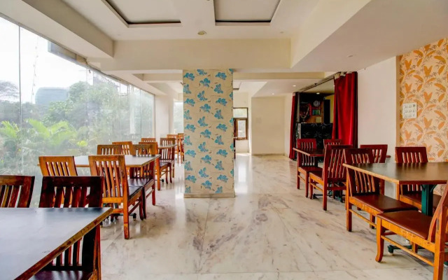 Oyo Flagship 805380 Gandharva Lodging