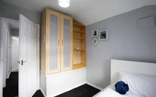 Spacious House for Relocating - Workers - Families