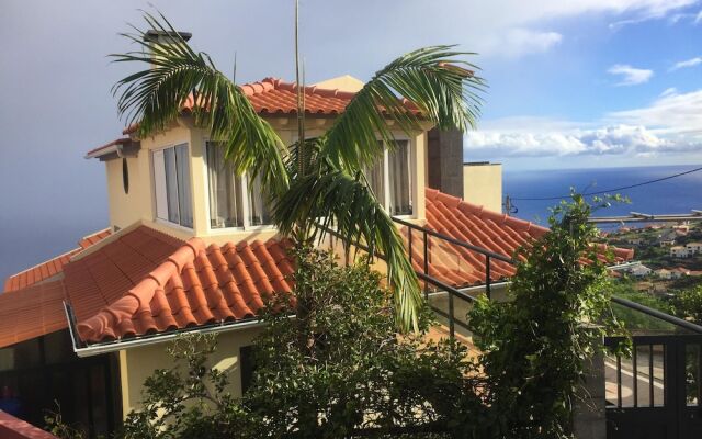 House With one Bedroom in Gaula, With Wonderful sea View, Enclosed Gar