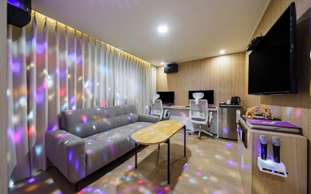 Daejeon Brown Dot Wolpyeong