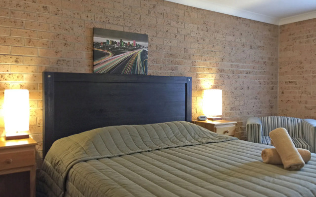 White Lanterns Motel