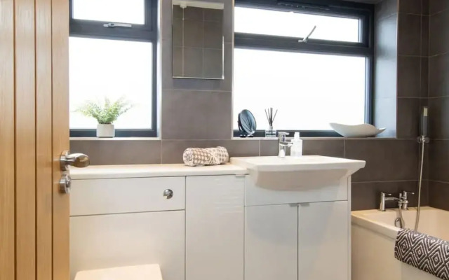 Designer Family Escape Hot Tub Steps to Beach