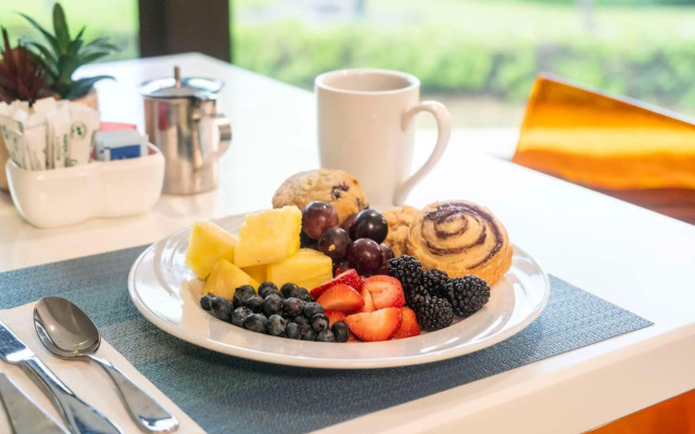 DoubleTree by Hilton Hotel Alana - Waikiki Beach