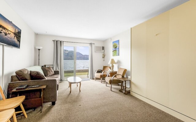 Shoreline Escape. Suite on the Lake