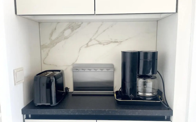 Modern Stay Near Shore