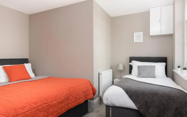Comfy 5 Location Few Steps From BA I360