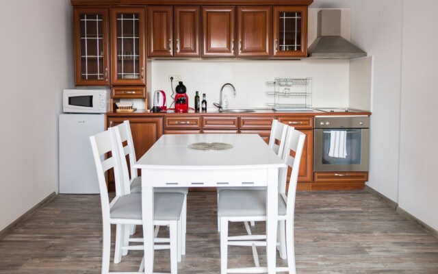 FM Luxury 1-BDR Apartment - Milena's