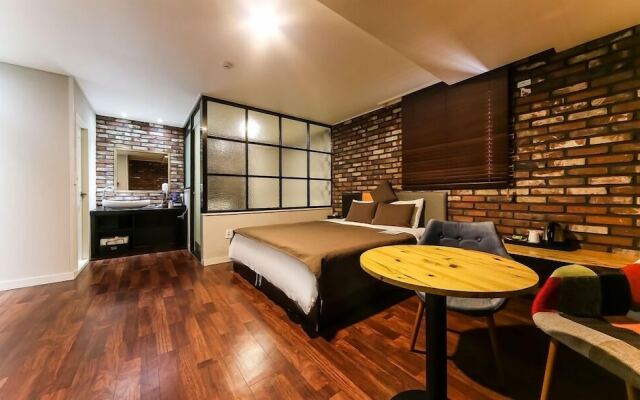 Hotel 385