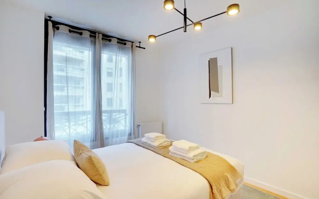 Sleek Apartment in Levallois-perret