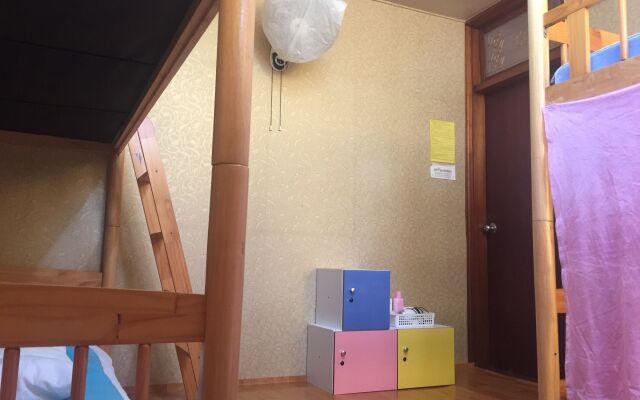 Springflower Guesthouse - Hostel