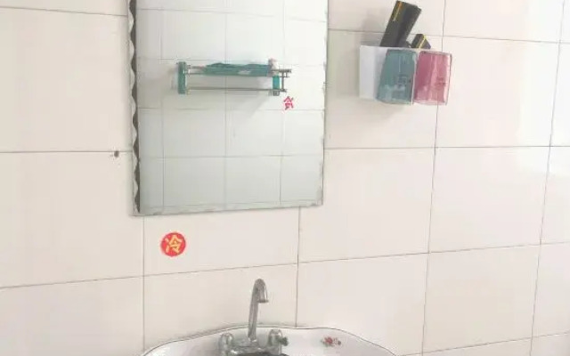 Xiya Bay Hotel (Chuxiong taiyangli Park store)