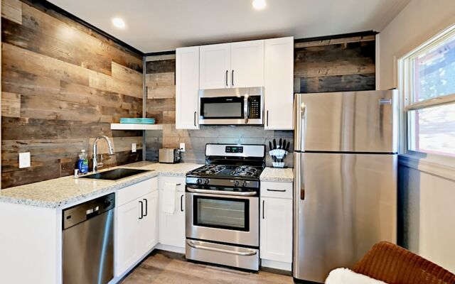 4093 Manzanita Ave Cabin Unit 2