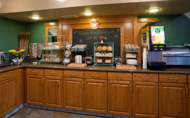 AmericInn by Wyndham Thief River Falls