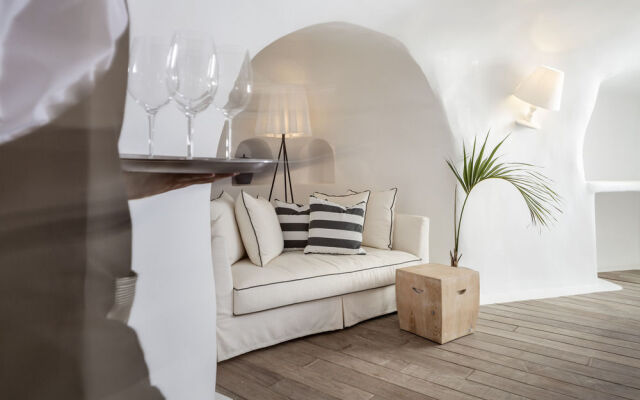 Kirini Suites & Spa Hotel