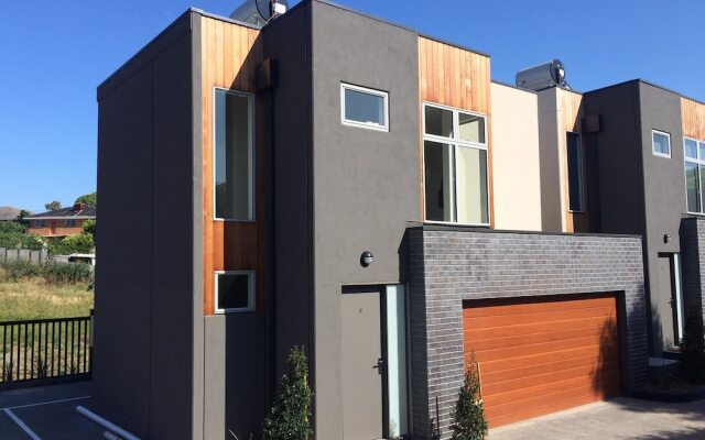 Close To Airport City & Shops